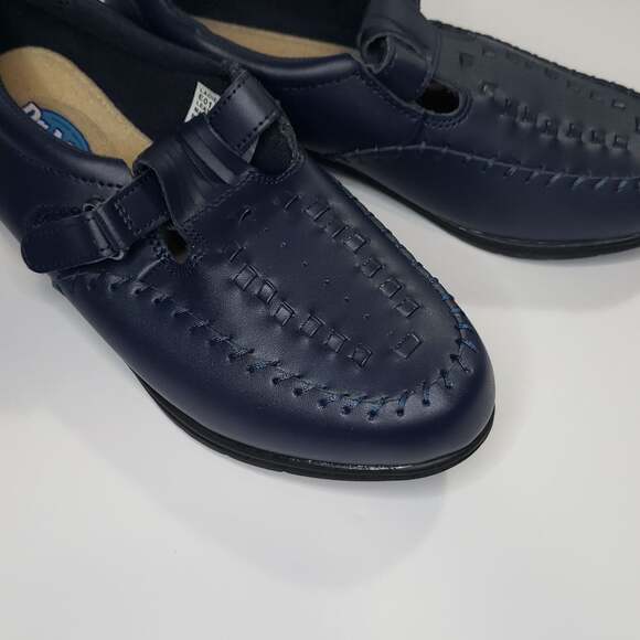 Dr. Max Navy Blue Loafers Women's Size 6 1/2‎ W - Picture 2 of 12